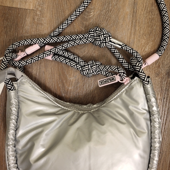 Wildfox Silver Crossbody 2 in 1 Crossbody/Shoulder Bag - Picture 2 of 12